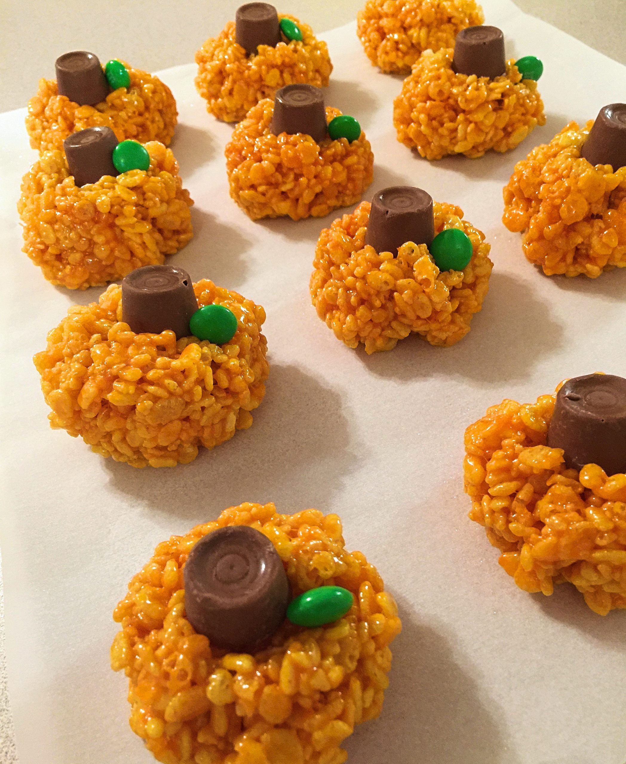 Spooktacular Halloween Rice Krispie Treat Pumpkins